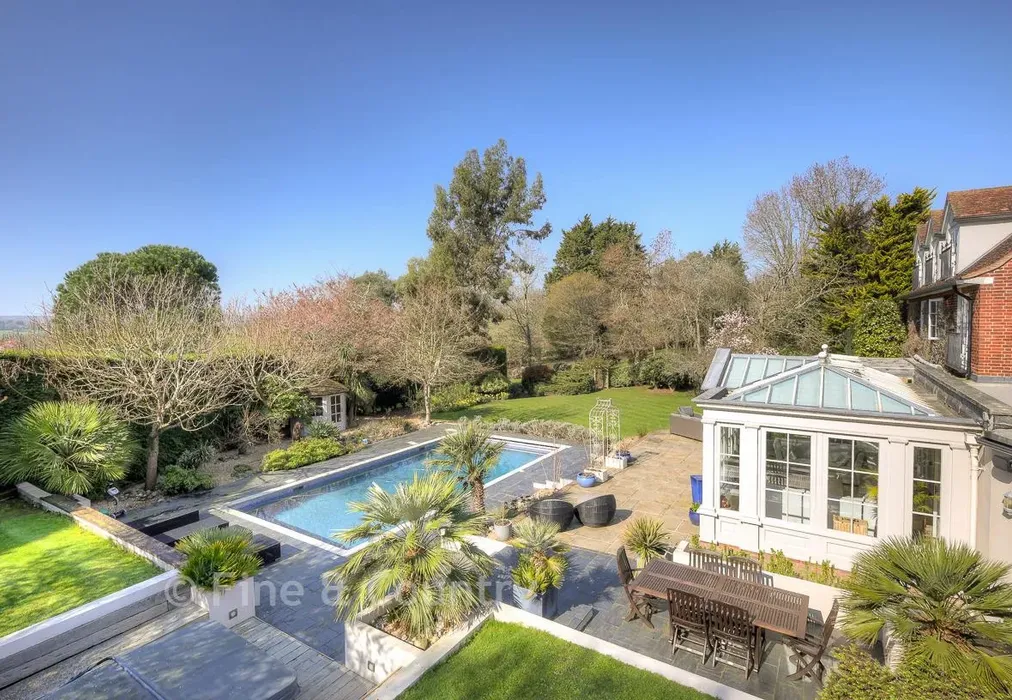Drone Pool - Mount End, Theydon Mount, Epping, Essex - Wards of Kent