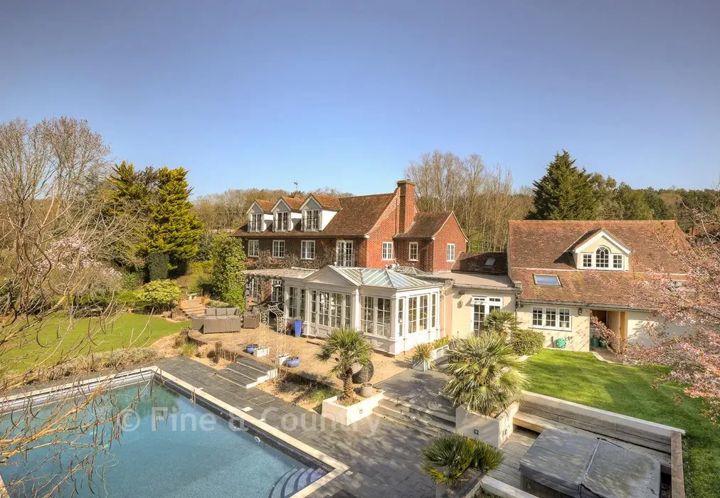 Drone Rear - Mount End, Theydon Mount, Epping, Essex - Wards of Kent