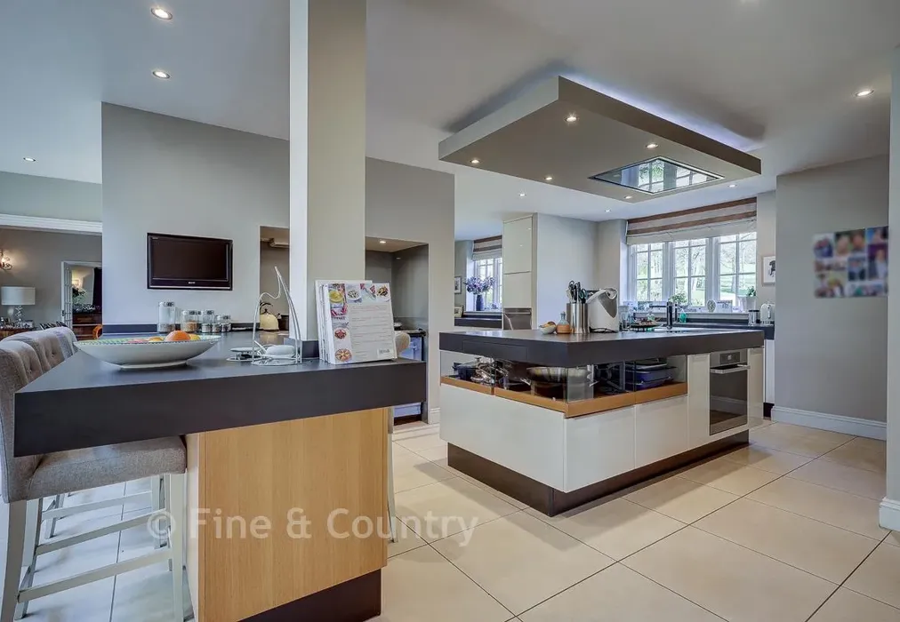 Kitchen - Mount End, Theydon Mount, Epping, Essex - Wards of Kent