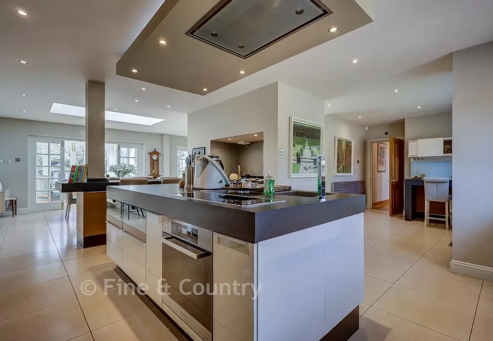 Kitchen - Mount End, Theydon Mount, Epping, Essex - Wards of Kent