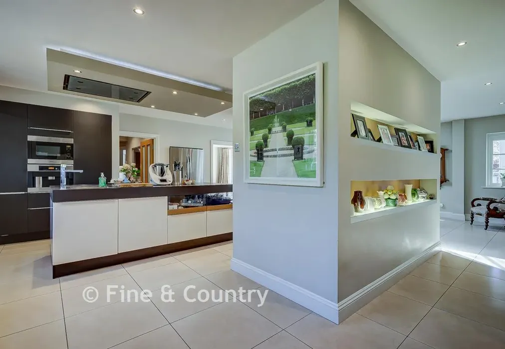Kitchen - Mount End, Theydon Mount, Epping, Essex - Wards of Kent