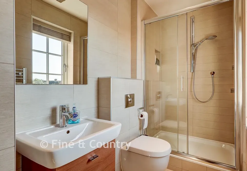 Ensuite - Mount End, Theydon Mount, Epping, Essex - Wards of Kent