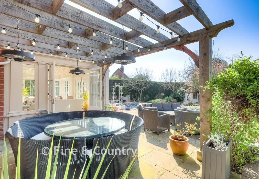 Terrace - Mount End, Theydon Mount, Epping, Essex - Wards of Kent