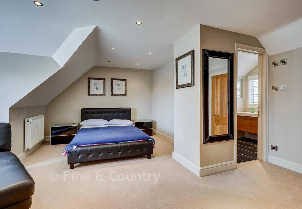 Bedroom 5 - Mount End, Theydon Mount, Epping, Essex - Wards of Kent