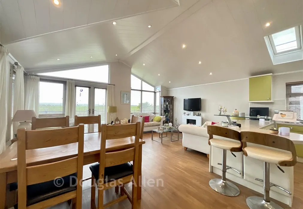 Dining Area - Palm Court, Battlesbridge, Wickford, Essex - Wards of Kent