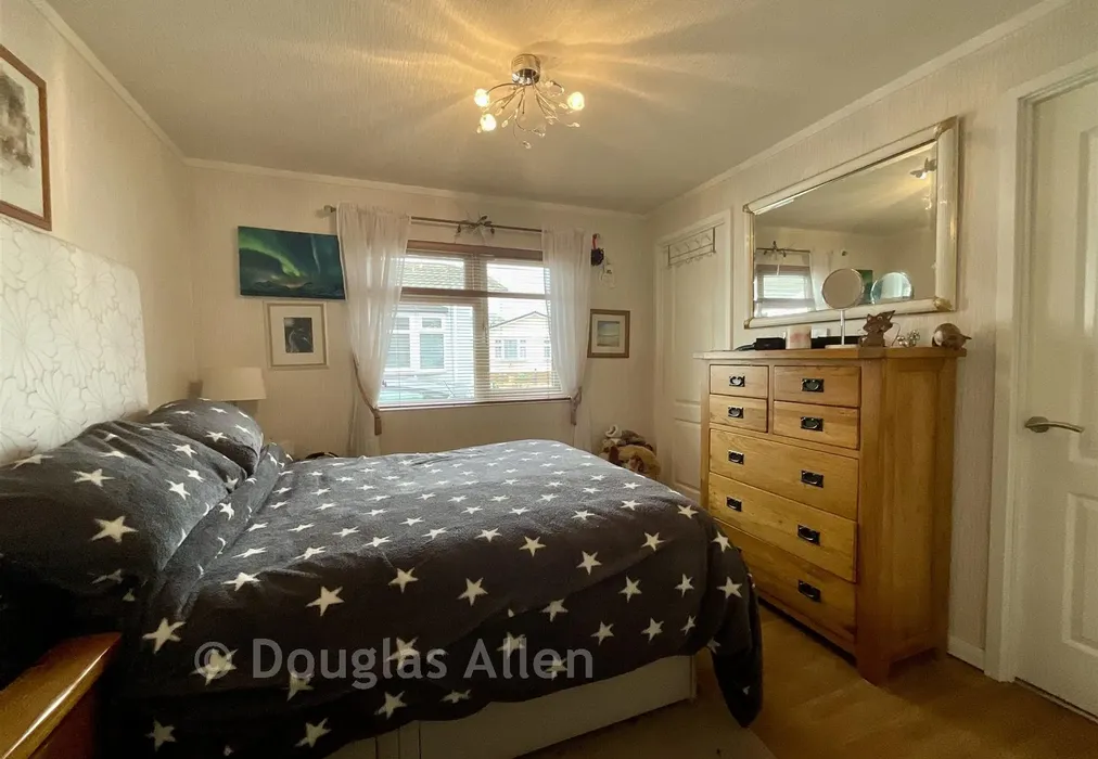 Bedroom - Palm Court, Battlesbridge, Wickford, Essex - Wards of Kent