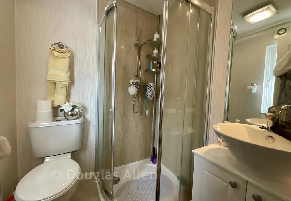 En-Suite - Palm Court, Battlesbridge, Wickford, Essex - Wards of Kent