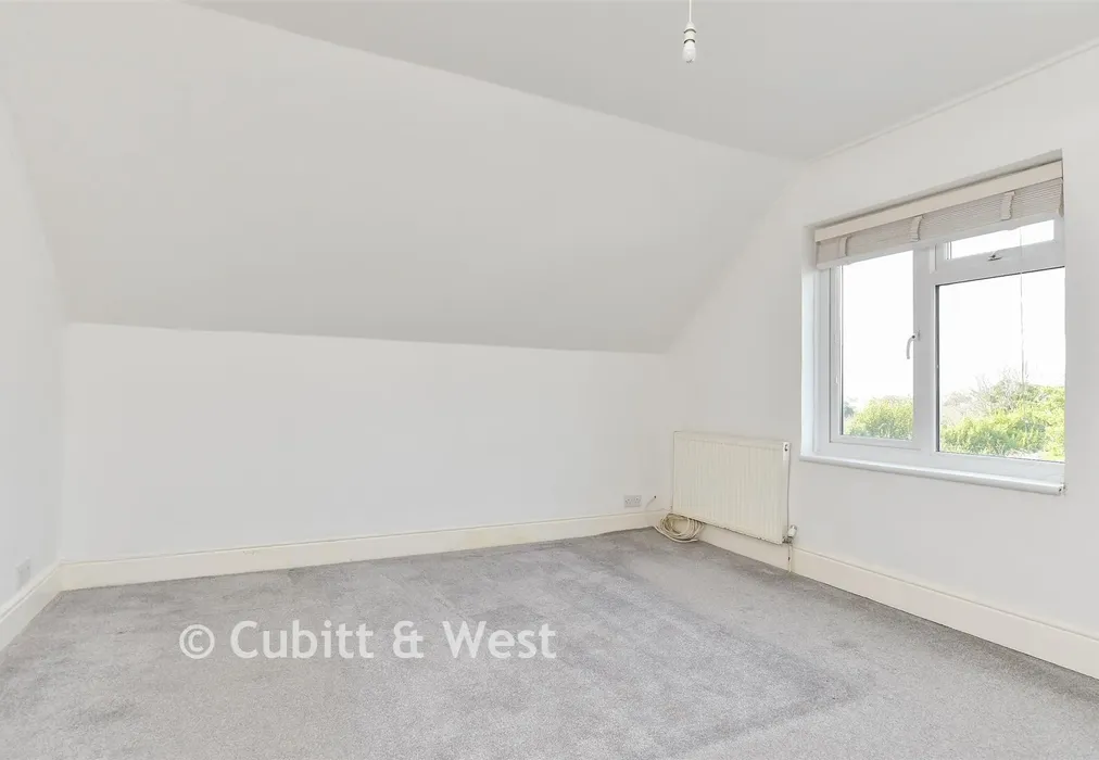 Bedroom 1 - Telscombe Cliffs Way, Telscombe Cliffs, Peacehaven, East Sussex - Wards of Kent