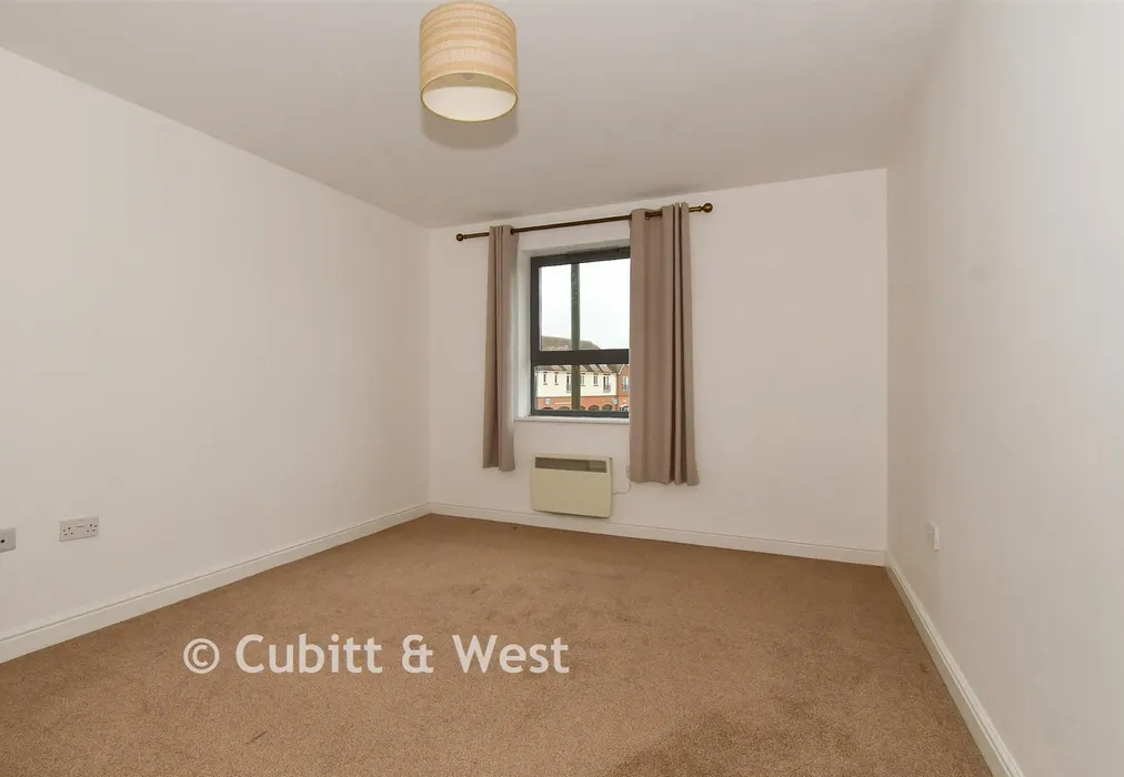 Bedroom 1 - Station Road South, Southwater, Horsham, West Sussex - Wards of Kent