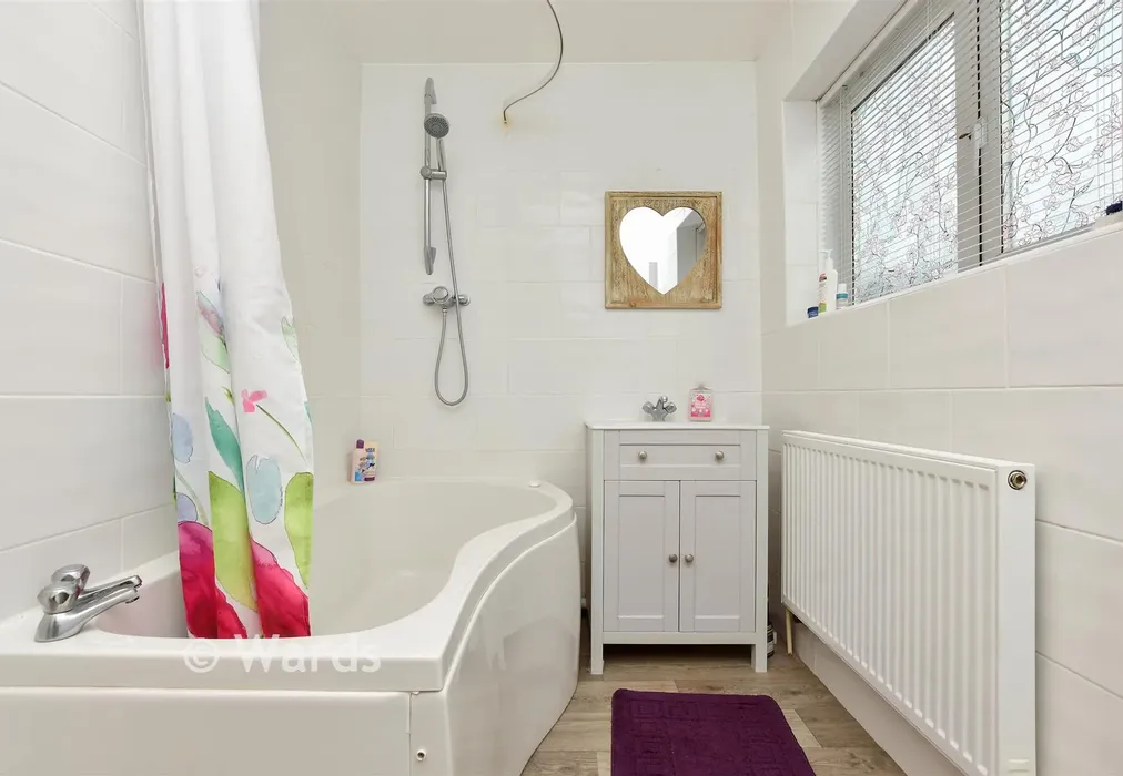 Bathroom - Violet Avenue, Ramsgate, Kent - Wards of Kent