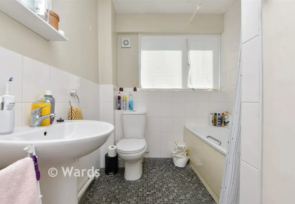 Bathroom - Magdalen Court, Broadstairs, Kent - Wards of Kent