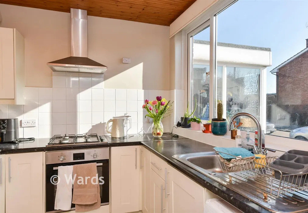Kitchen - Magdalen Court, Broadstairs, Kent - Wards of Kent