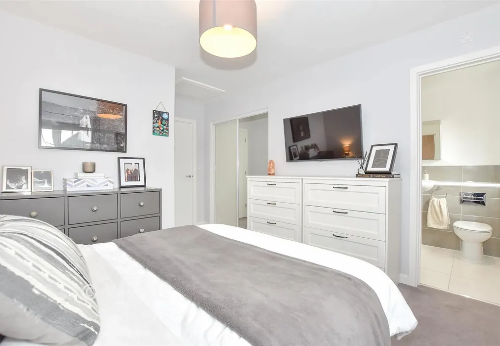 Bedroom 1 - Marigold Place, Coxheath, Kent - Wards of Kent