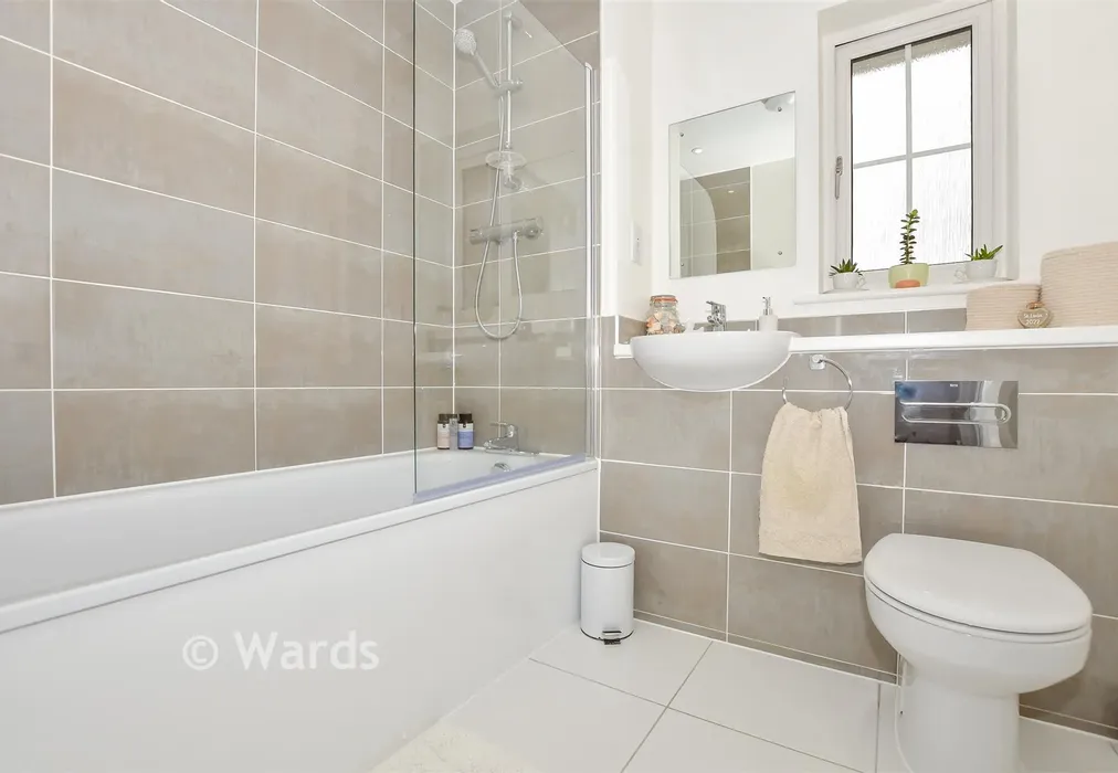 Bathroom - Marigold Place, Coxheath, Kent - Wards of Kent