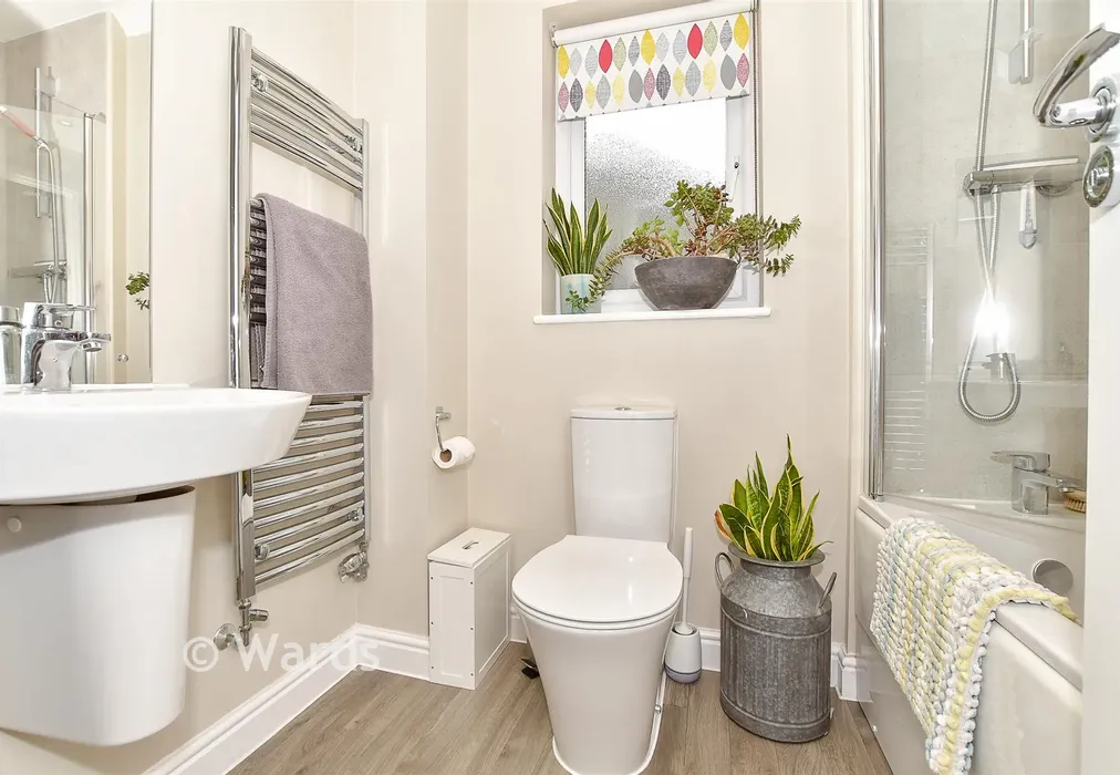 Bathroom - Great Threads, Staplehurst, Kent - Wards of Kent