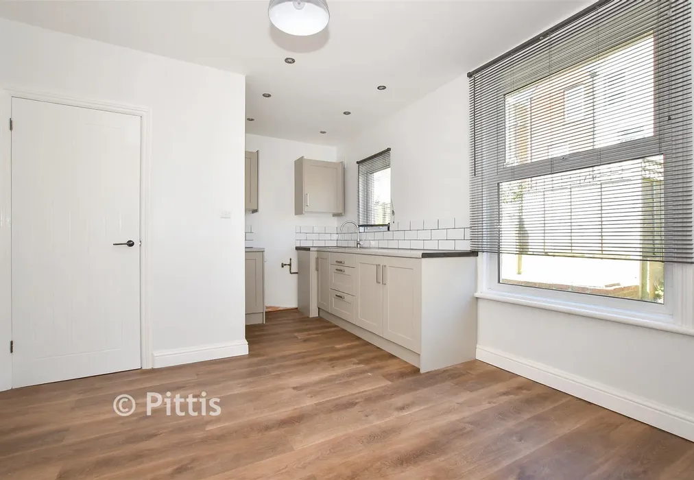 Kitchen/Dining Room - Park Road, Cowes, Isle of Wight - Wards of Kent