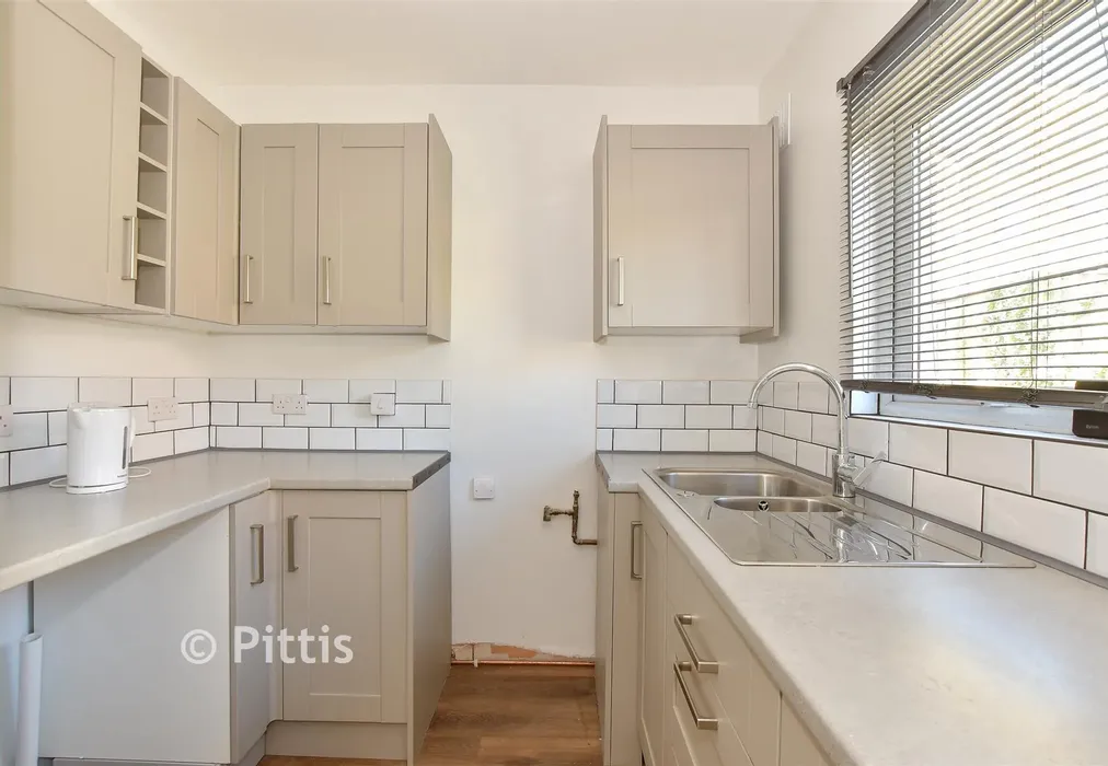 Kitchen/Dining Room - Park Road, Cowes, Isle of Wight - Wards of Kent