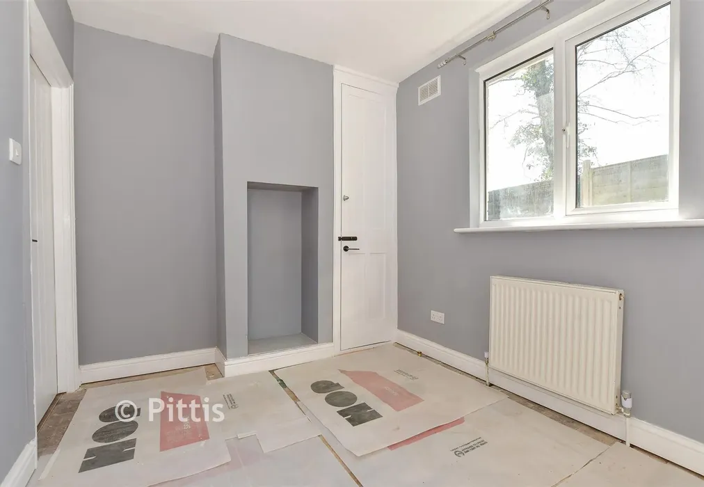 Bedroom 2 - Park Road, Cowes, Isle of Wight - Wards of Kent