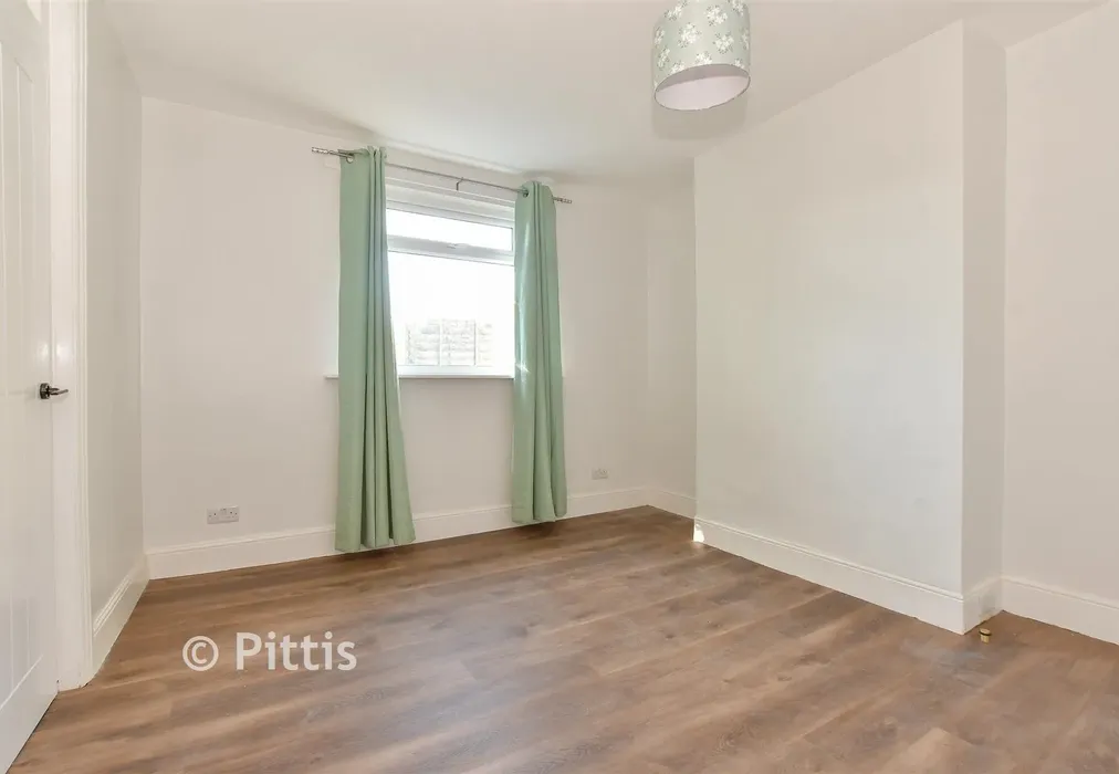 Lounge - Park Road, Cowes, Isle of Wight - Wards of Kent