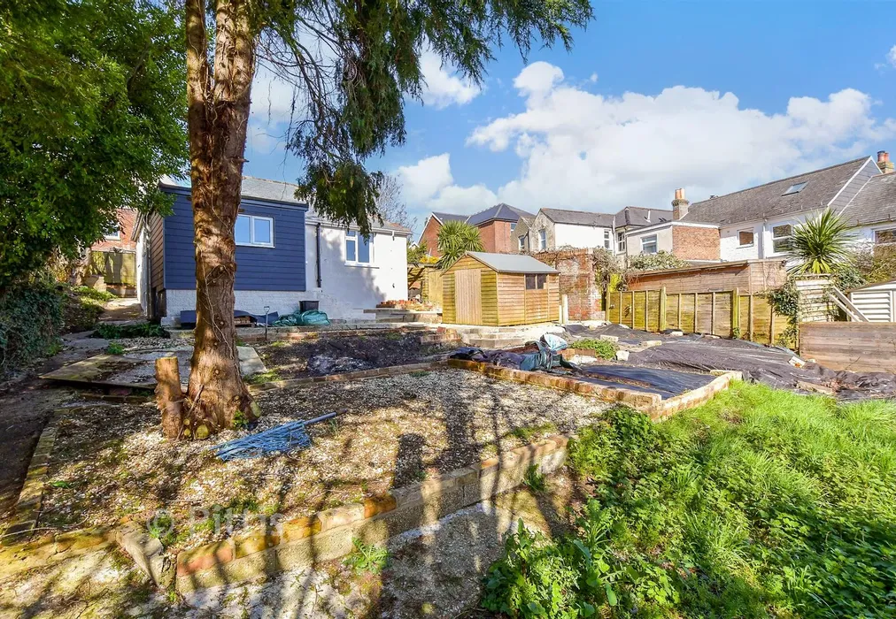 Rear Garden - Park Road, Cowes, Isle of Wight - Wards of Kent