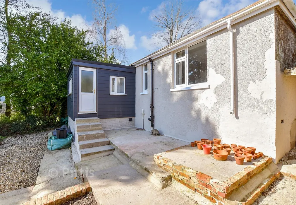 Rear Garden - Park Road, Cowes, Isle of Wight - Wards of Kent