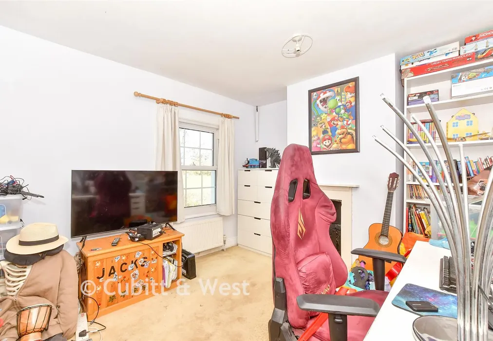 Bedroom 2 - Crossbush Lane, Crossbush, Arundel, West Sussex - Wards of Kent