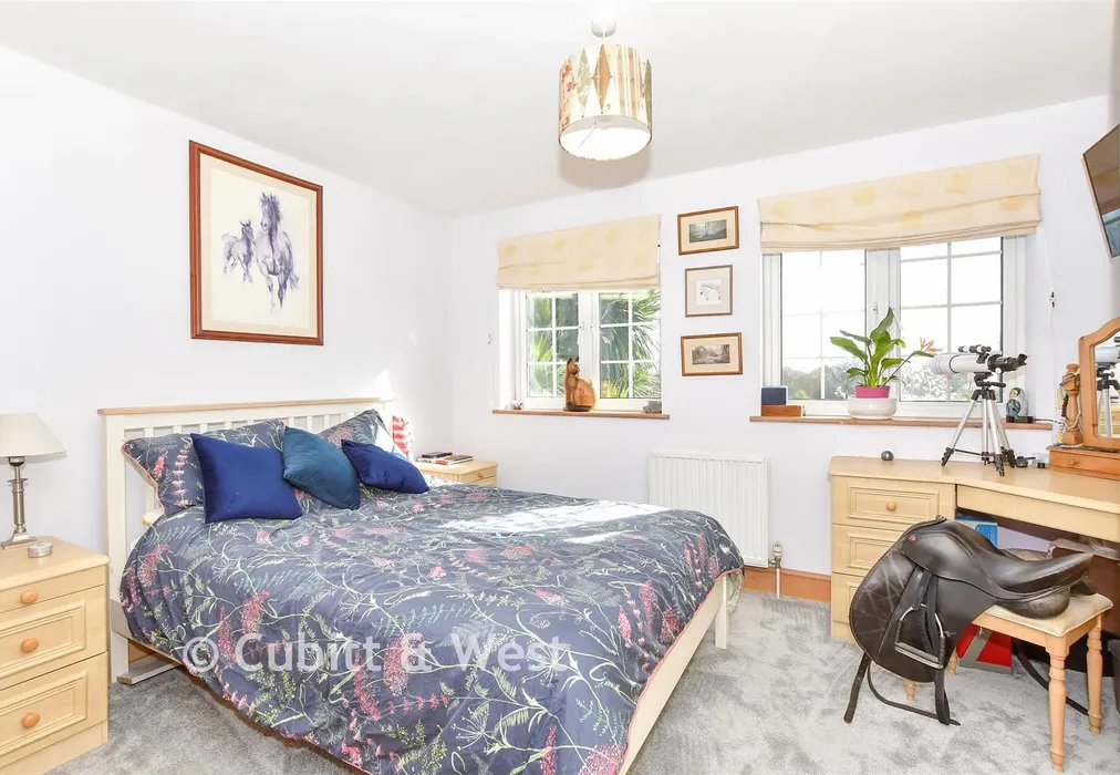 Bedroom 1 - Crossbush Lane, Crossbush, Arundel, West Sussex - Wards of Kent