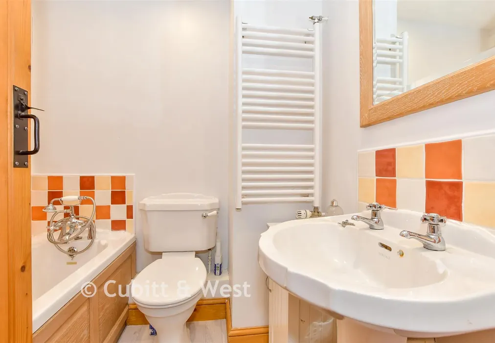Bathroom - Crossbush Lane, Crossbush, Arundel, West Sussex - Wards of Kent
