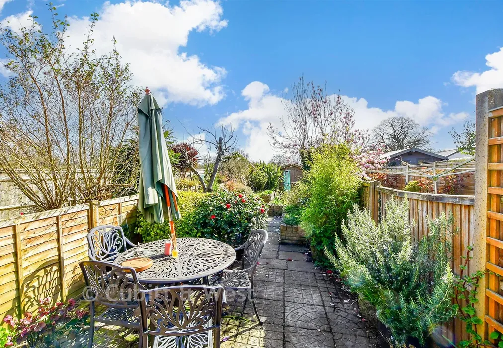 Rear Garden - Crossbush Lane, Crossbush, Arundel, West Sussex - Wards of Kent