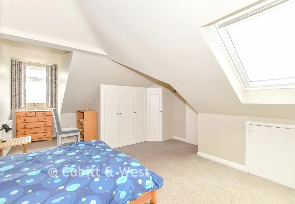 Bedroom 2 - Clarence Parade, Southsea, Hampshire - Wards of Kent