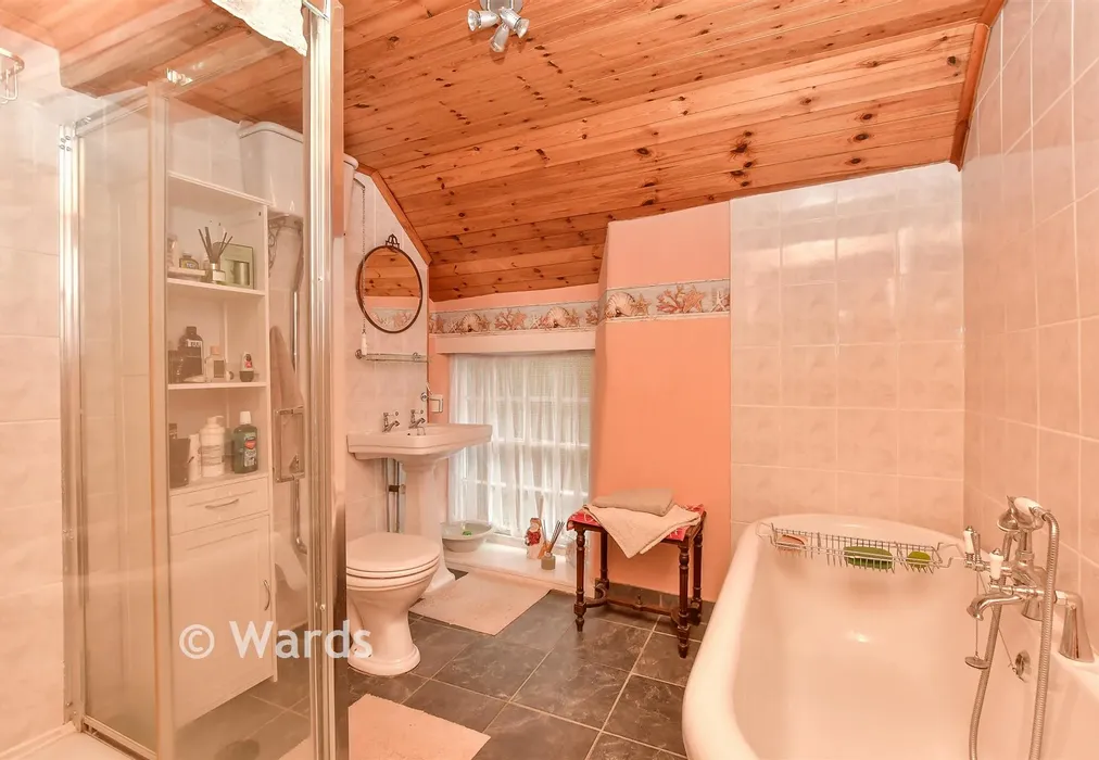 Bathroom - Brogdale Road, Faversham, Kent - Wards of Kent