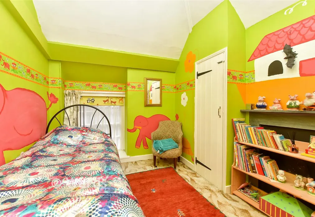Bedroom 4 - Brogdale Road, Faversham, Kent - Wards of Kent
