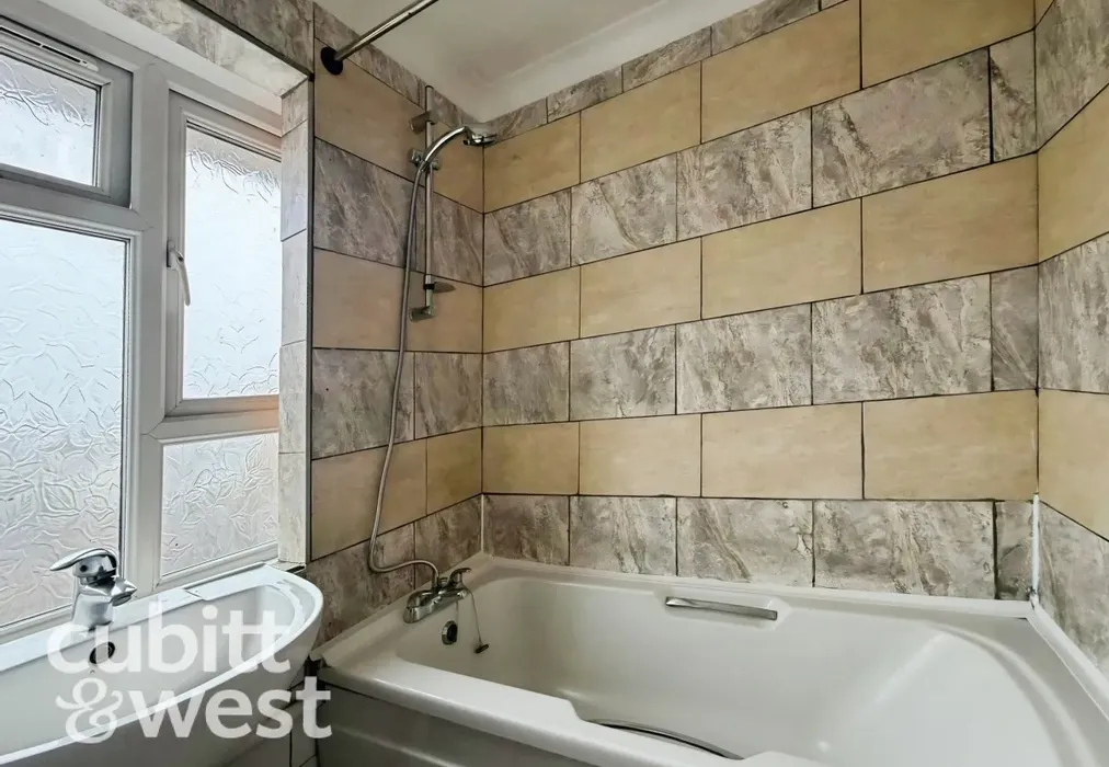  - AVAILABLE WITH NO DEPOSIT King Street Southsea PO5 - Wards of Kent