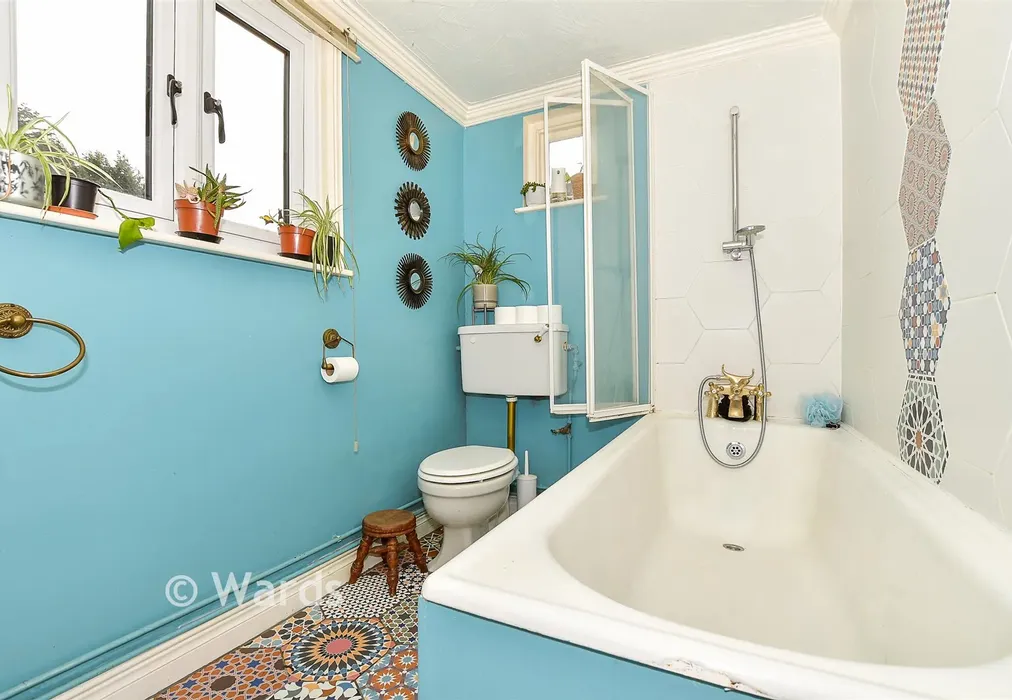 Bathroom - Goudhurst Road, Marden, Kent - Wards of Kent