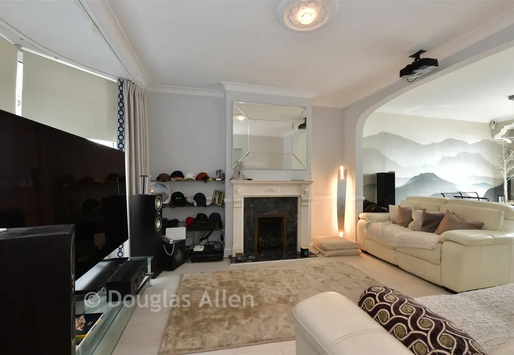 Lounge - Larkshall Road, Chingford - Wards of Kent