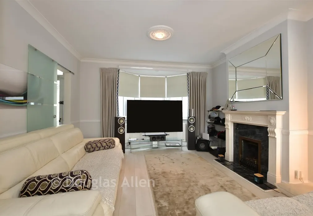 Lounge - Larkshall Road, Chingford - Wards of Kent
