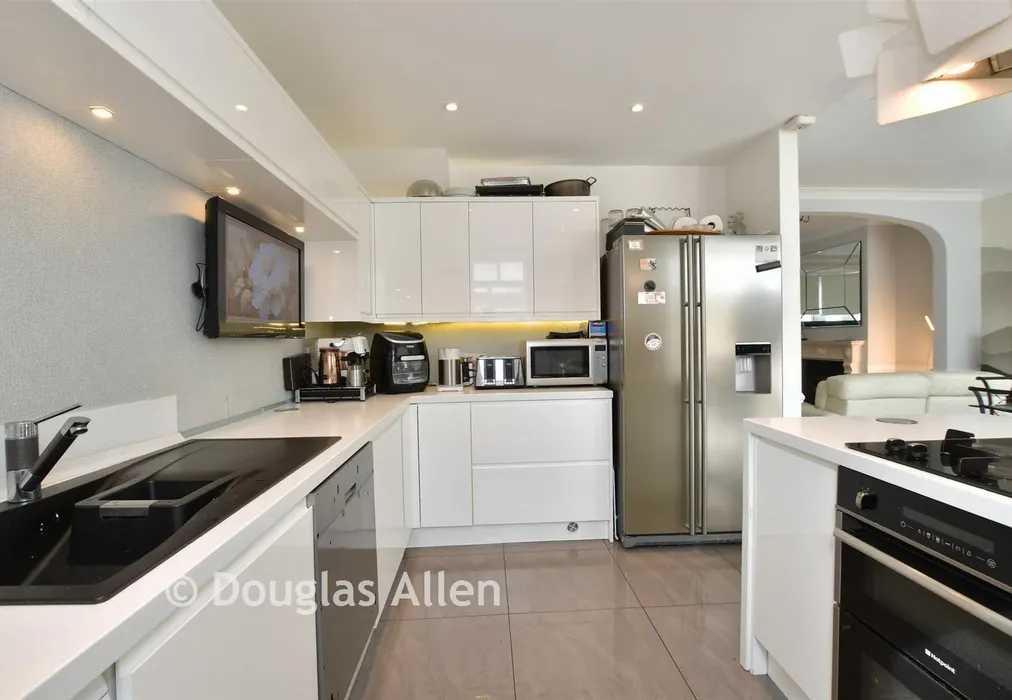 Kitchen - Larkshall Road, Chingford - Wards of Kent