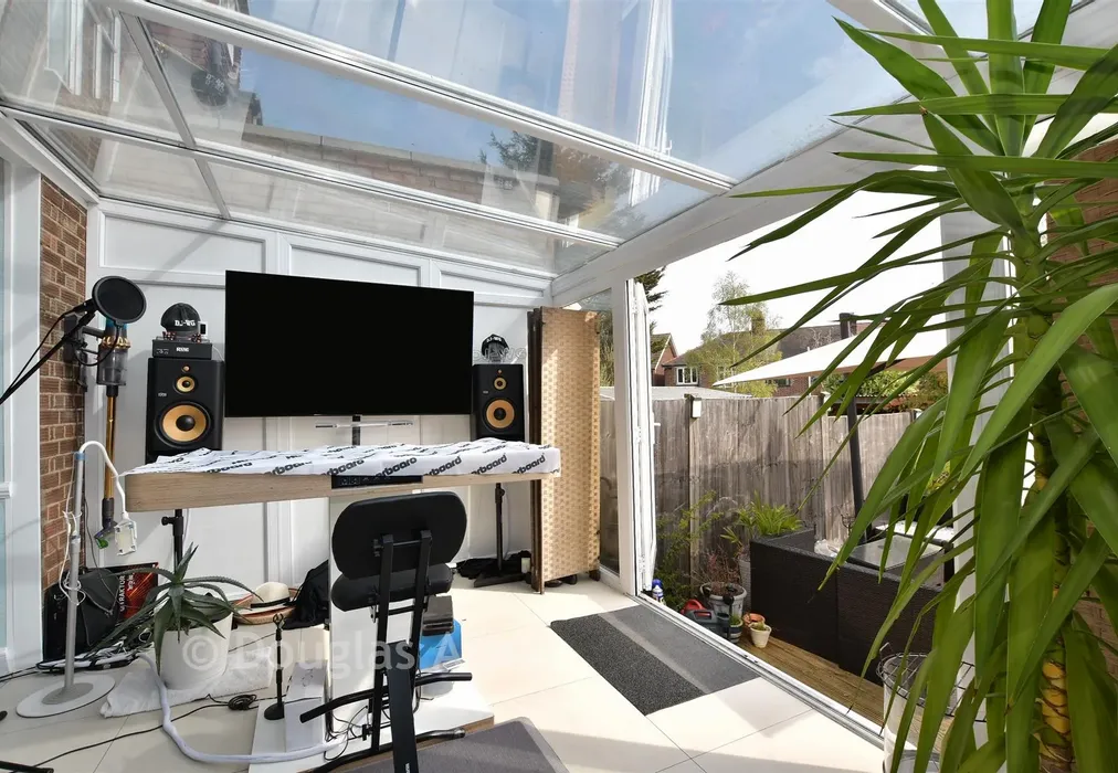 Conservatory Area - Larkshall Road, Chingford - Wards of Kent