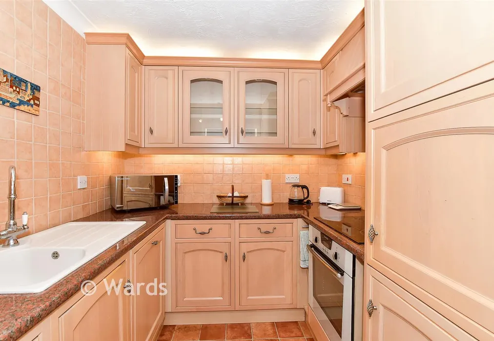 Kitchen - Woodbury Lane, Tenterden, Kent - Wards of Kent
