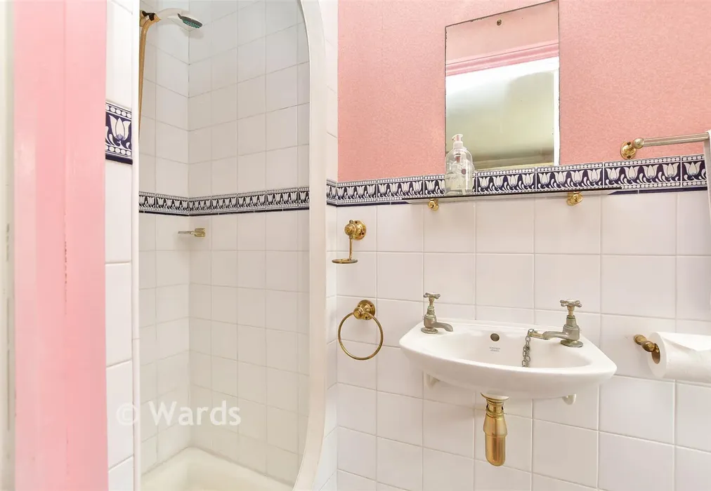 En-Suite Shower Room - Wing Road, Leysdown-On-Sea, Sheerness, Kent - Wards of Kent