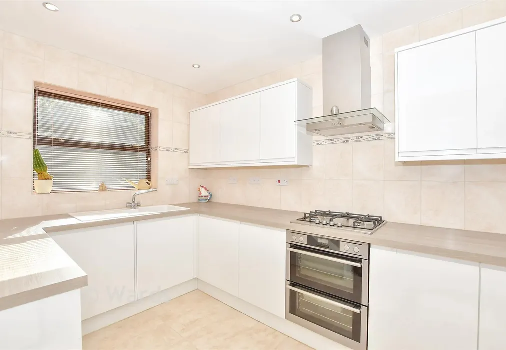 Kitchen - Esplanade, Rochester, Kent - Wards of Kent