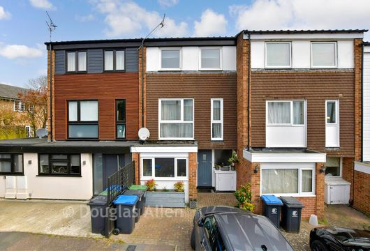 Church Close, Loughton, Essex - Wards of Kent