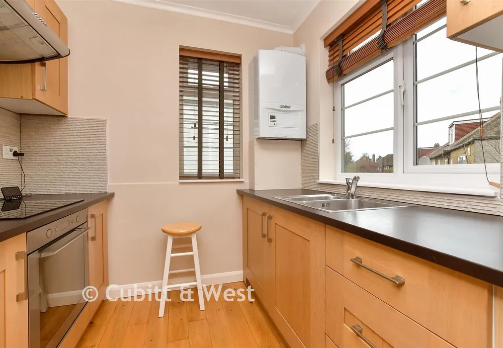 Kitchen - Bridle Road, Shirley, Croydon, Surrey - Wards of Kent