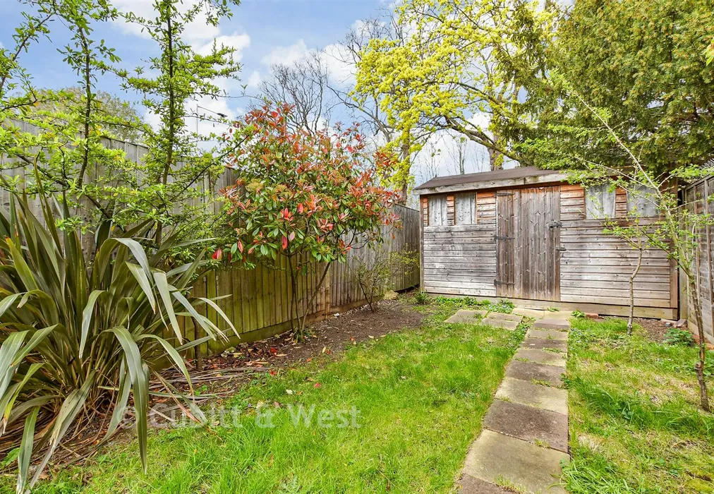 Rear Garden - Bridle Road, Shirley, Croydon, Surrey - Wards of Kent