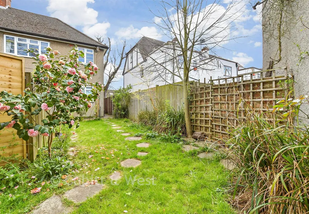 Rear Garden - Bridle Road, Shirley, Croydon, Surrey - Wards of Kent