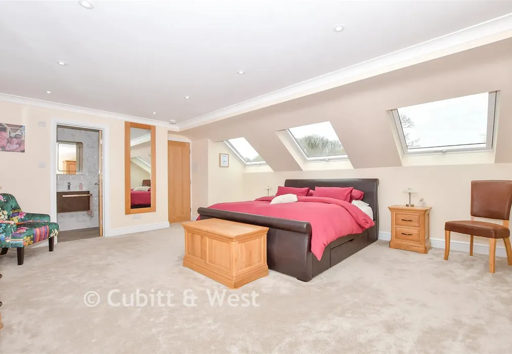 Bedroom 1 - Newchapel Road, Lingfield, Surrey - Wards of Kent