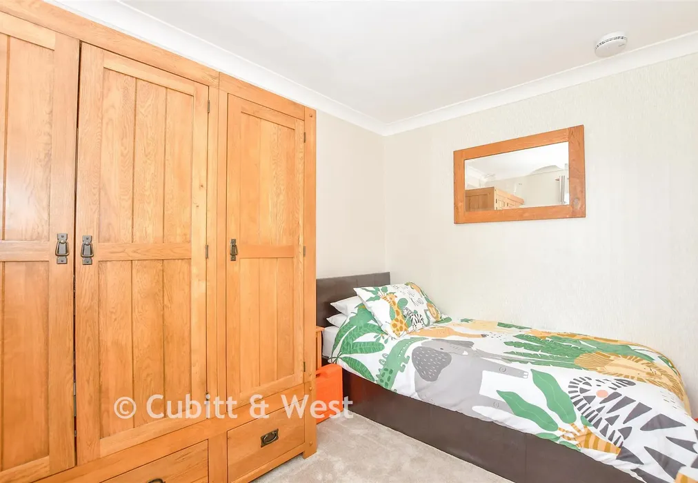 Bedroom 4 - Newchapel Road, Lingfield, Surrey - Wards of Kent