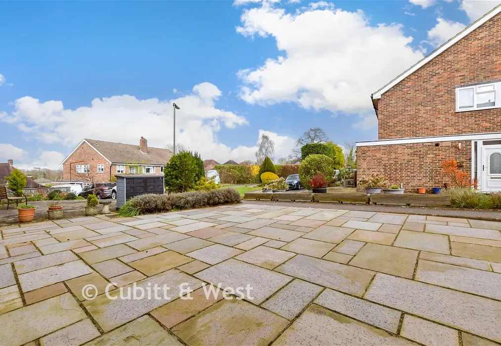Front Garden - Castleton Close, Banstead, Surrey - Wards of Kent