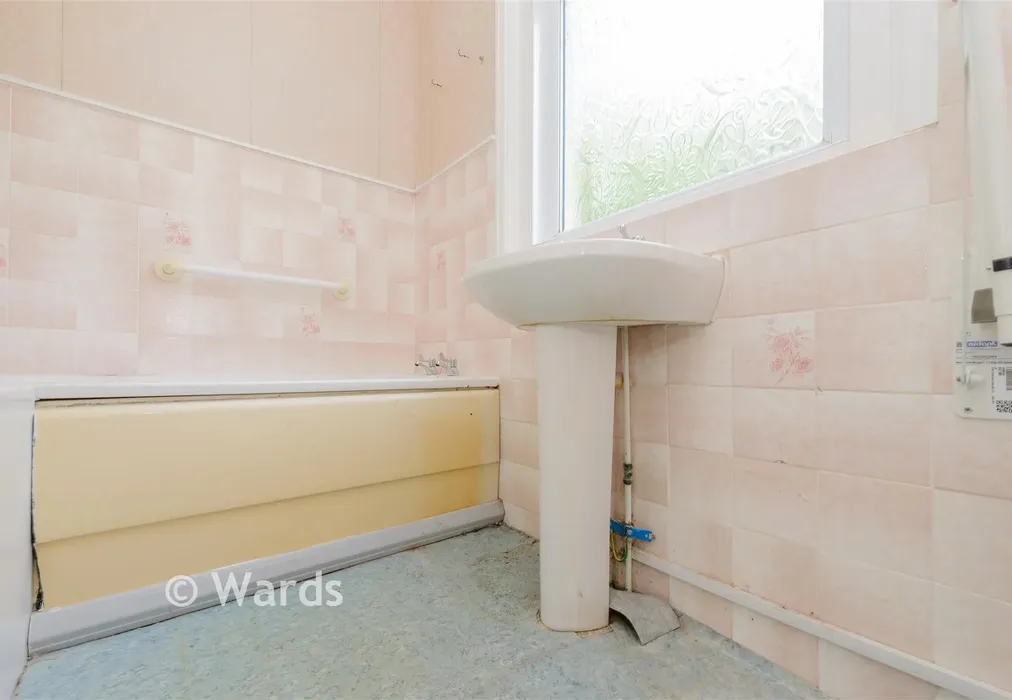 Bathroom - Rochester Street, Chatham, Kent - Wards of Kent
