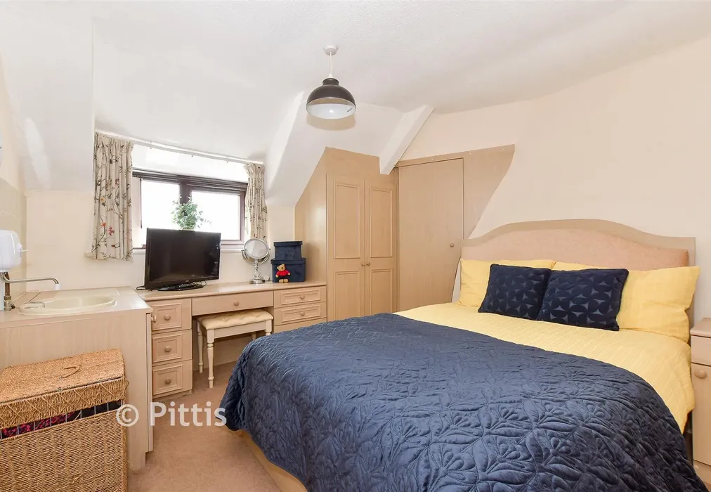 Bedroom 2 - Warlands Lane, Shalfleet, Newport, Isle of Wight - Wards of Kent